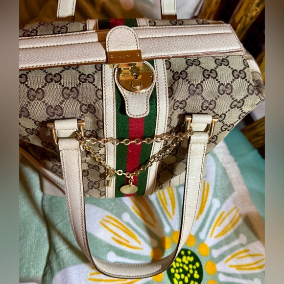 40% PRICE DROP!!
$4777 (was $795)
GUCCI Treasure Boston w/Key And Charm - Picture 14 of 16
